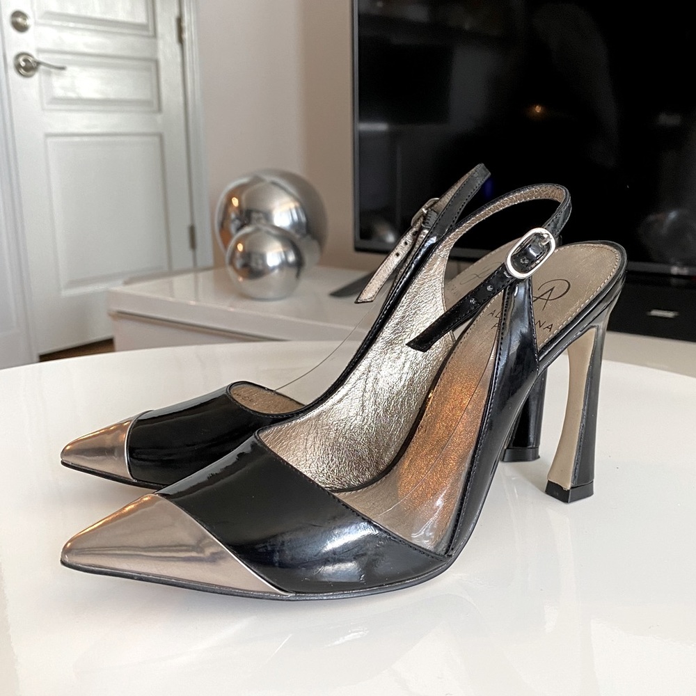 Adriana Papell Two Tone elegant shiny block Heel pump 6M